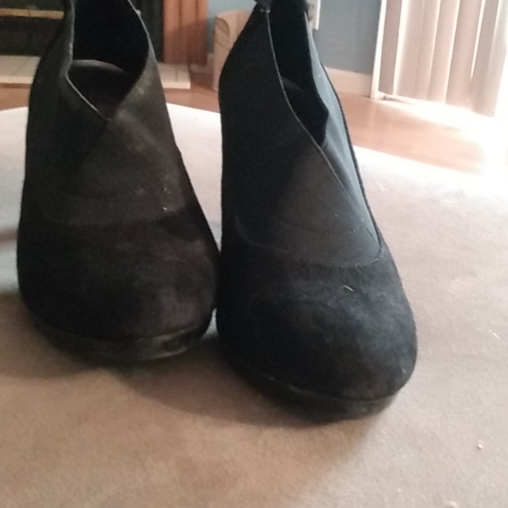 Shoes - Picture 2 of 2